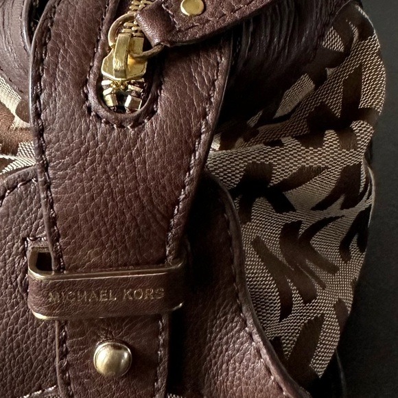 Michael Kors Signature Shoulder Bag, New w/o Tags - Picture 5 of 11